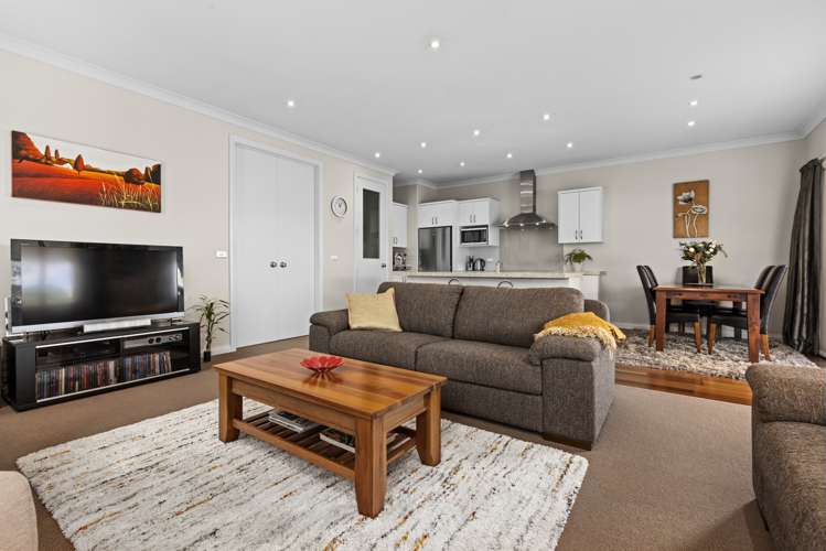 14 Heynes Place Clive_5