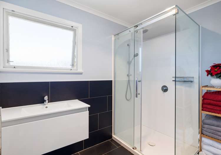 30 Garden Heights Avenue Glenview_11