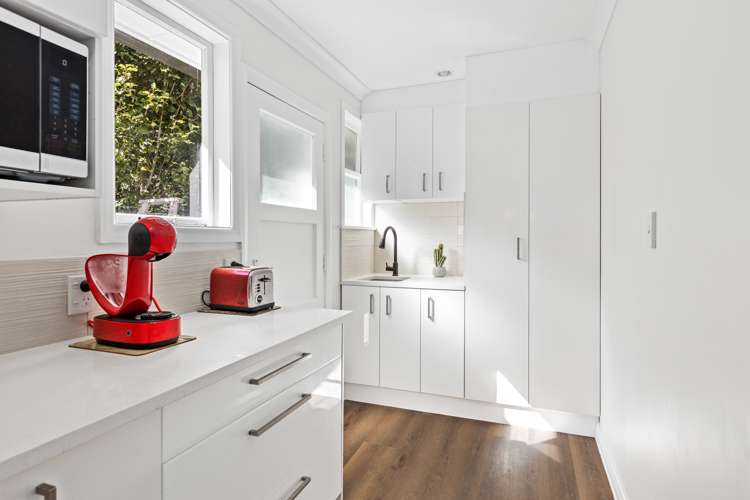 89 Roberts Road Matakatia_13