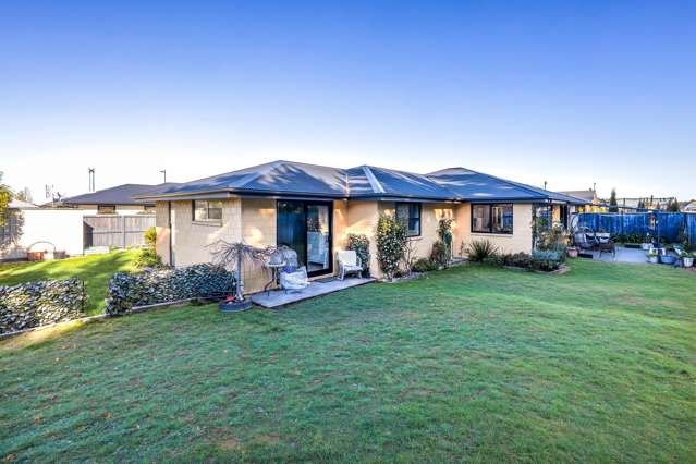 Contemporary Living with Space to Simply Enjoy