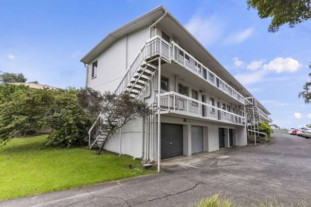 Sunny Corner Unit with Garage in Prime Remuera Location