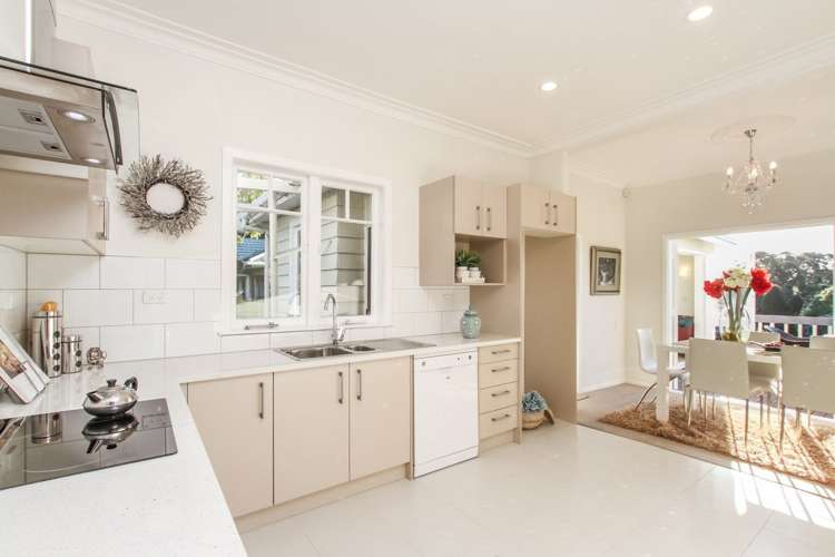 11 Craigbank Avenue New Lynn_4