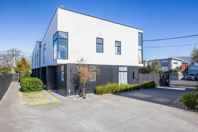 Prime city-fringe location!