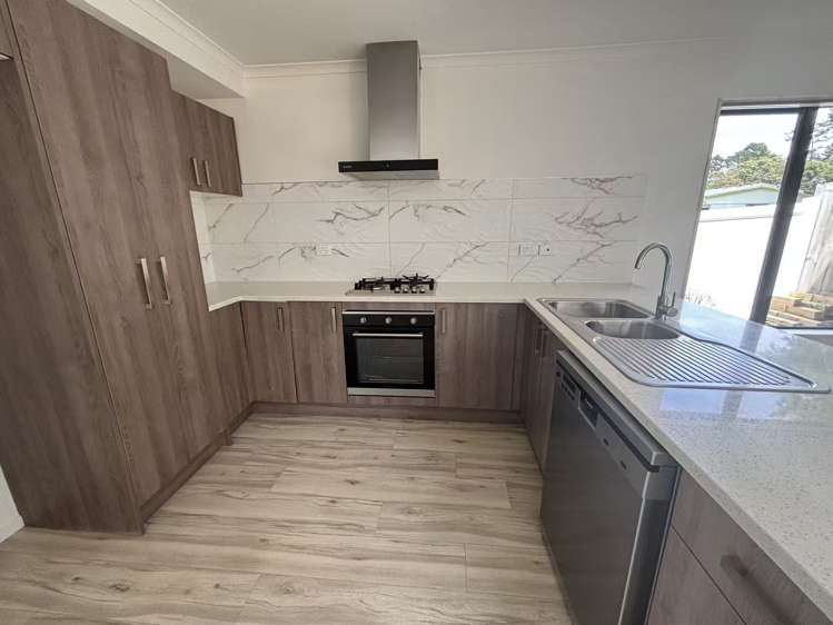 31A Helleur Road Massey_12