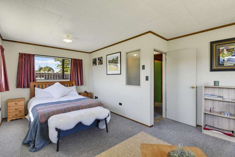 15 Muaupoko Street Hokio Beach_41