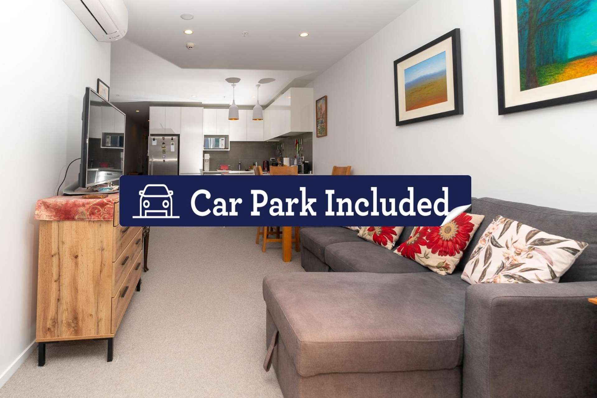 303C/26 Racecourse Parade 10016_0