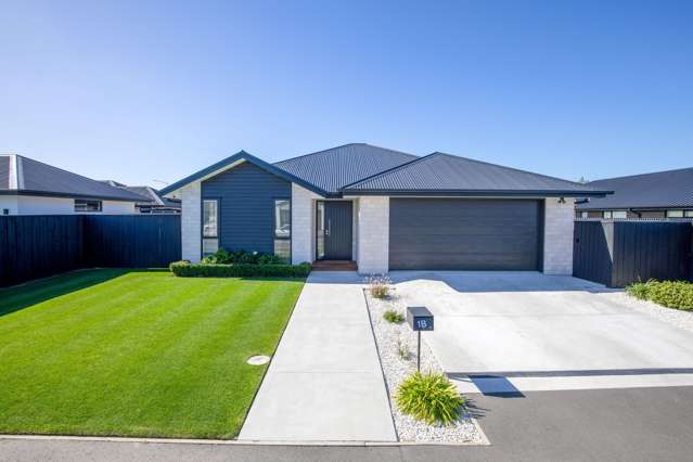 Effortless living with space, sun and smart design