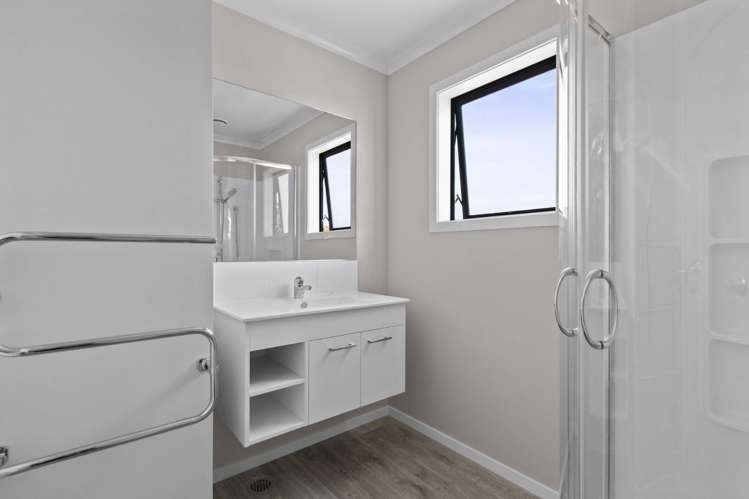 2/1 Garthwood Road Hillcrest_16