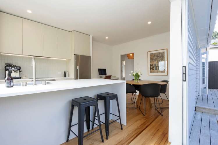 2/187 Titirangi Road_5