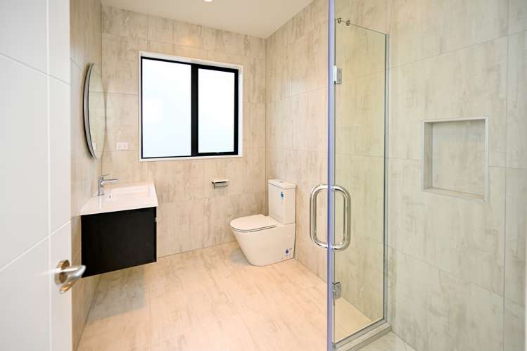 2 Wheki Place Swanson_33