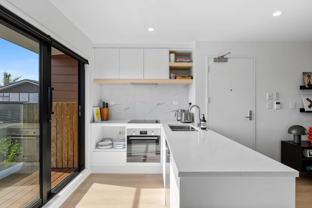 2/35 Centreway Road_1