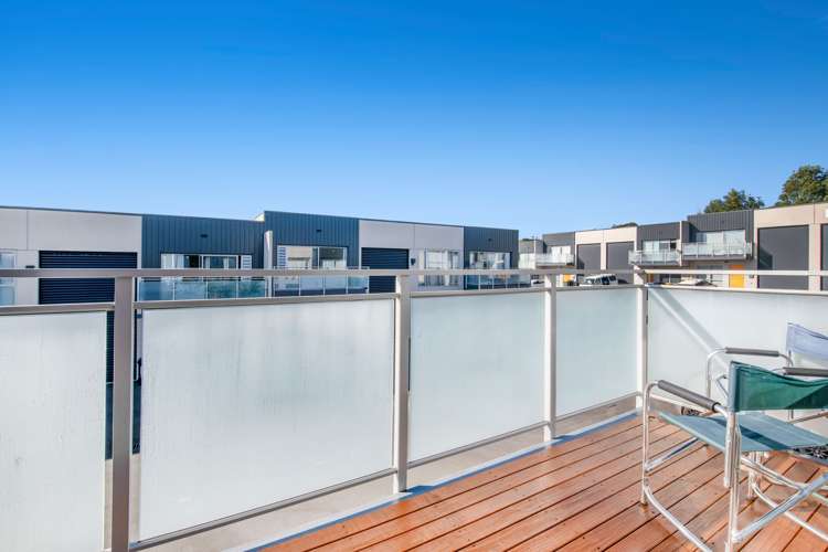 25/45 Karepiro Drive Stanmore Bay_23