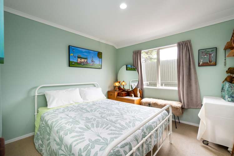 15A Menin Road Onekawa_14