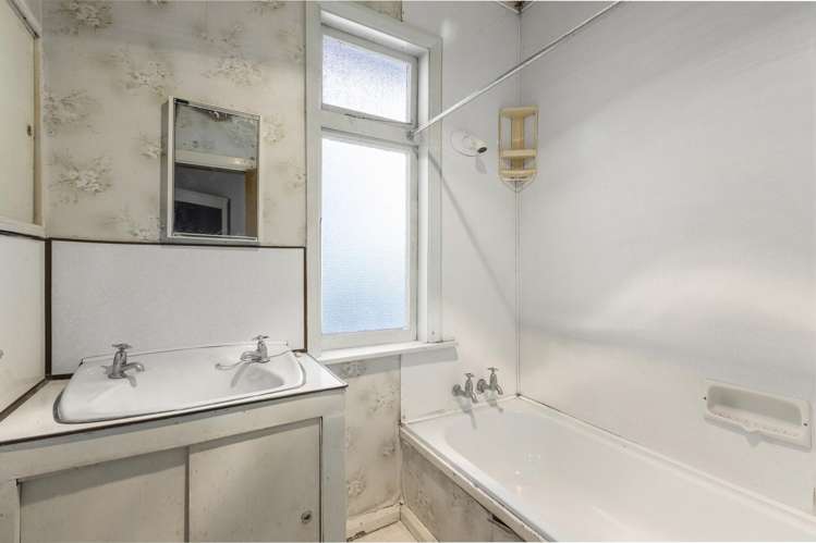 32 The Parade Island Bay_11