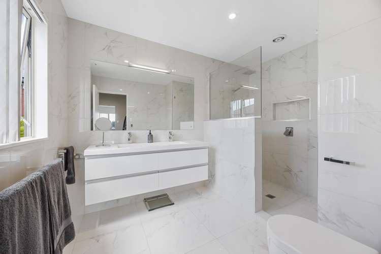 8B Lupetti Rise West Harbour_13