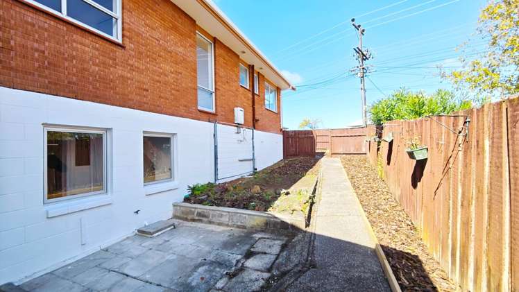 1/82 Pupuke Road Hillcrest_20