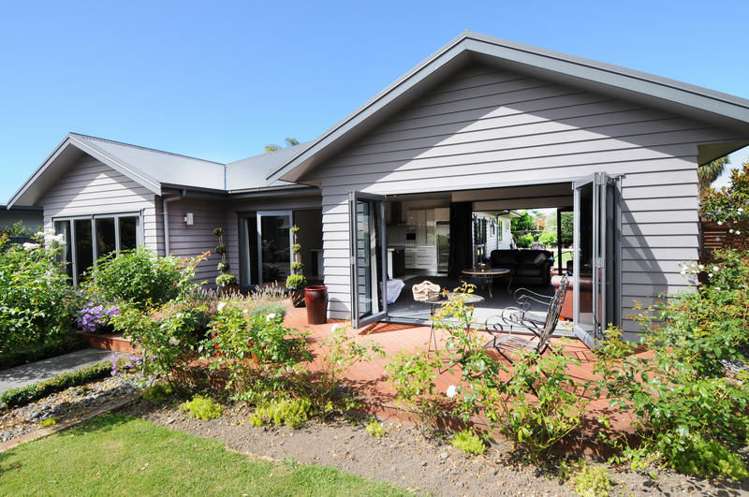 4 Pohutukawa Grove Lytton West_2