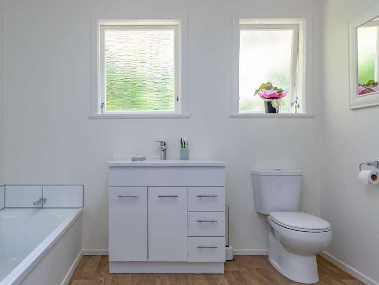 6 Deller Grove Silverstream_15