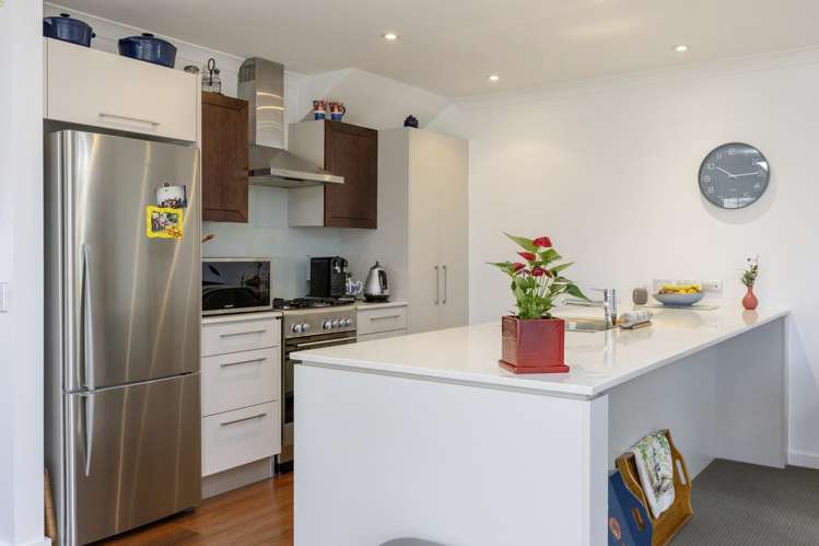 49 Chateau Crescent Rangatira Park_9