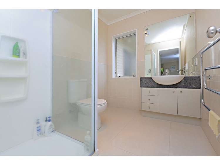 39 Chateau Rise Flat Bush_10