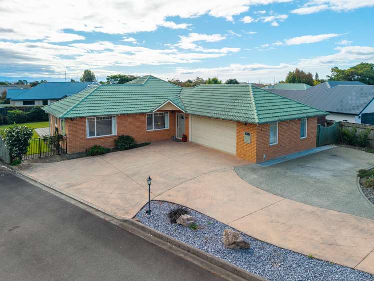 8 Heritage Crescent_0