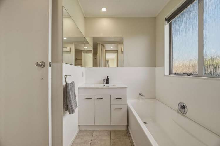 37 Basley Road Owhata_19