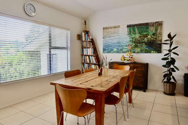 7 Frenz Drive Titirangi_2