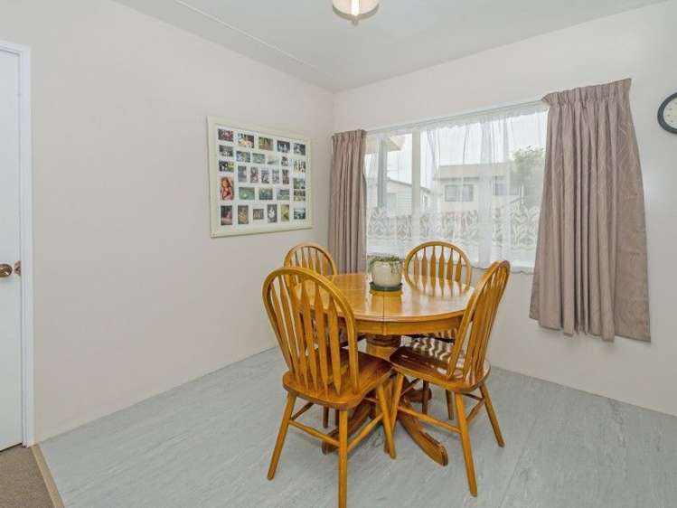 6 Anglers Way Wattle Downs_5