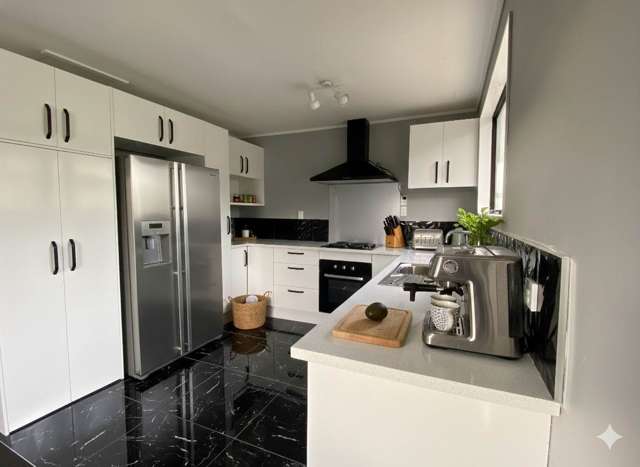 Stylish Entertainer Close To Local Attractions