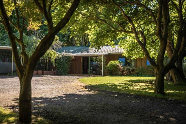 A Beautiful Lifestyle Close to Town