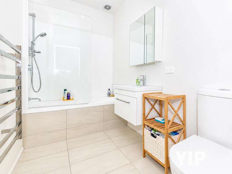28 Red Beech Avenue Woodridge_9