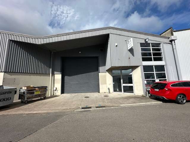 Quality ground floor industrial unit