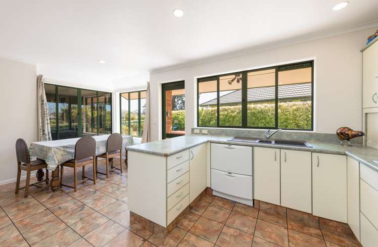 28 Kingsford Drive Stoke_10