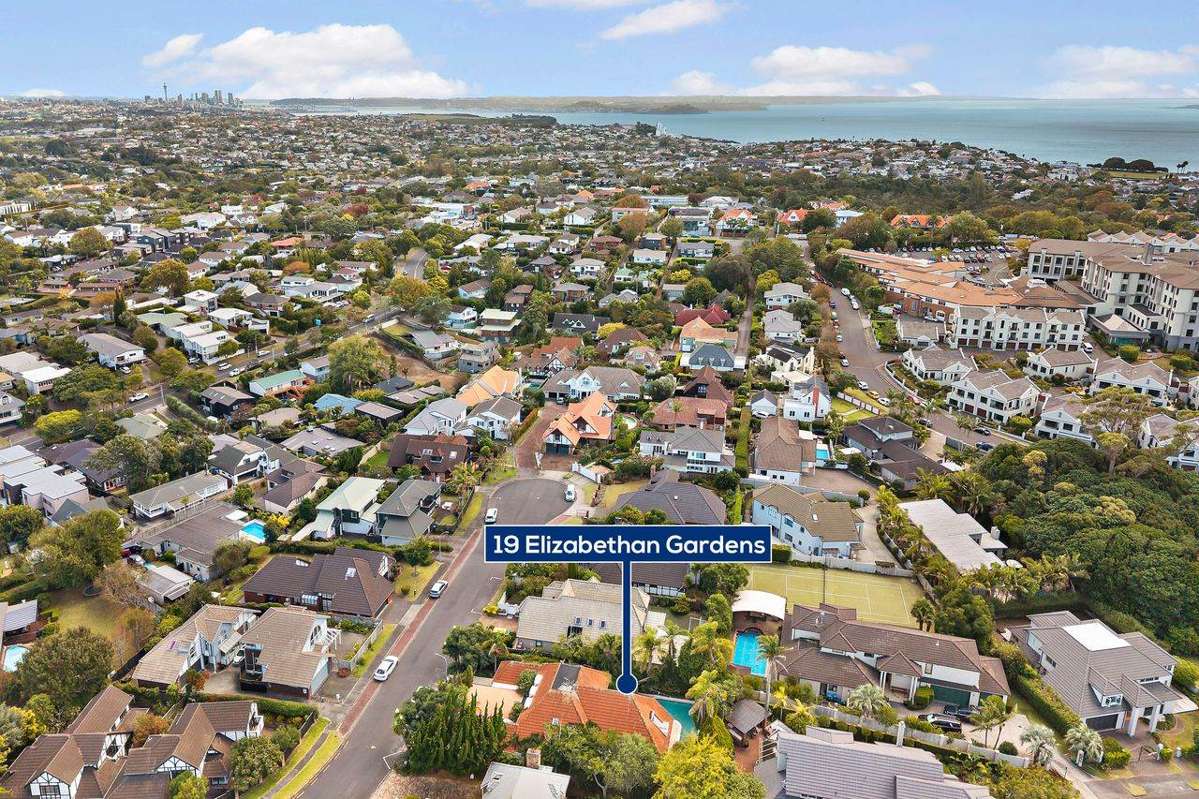 19 Elizabethan Gardens_2