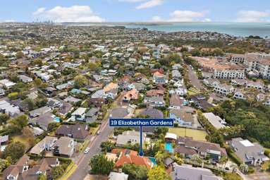 19 Elizabethan Gardens_1