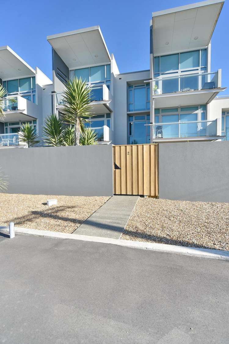 2/272 Marine Parade_1