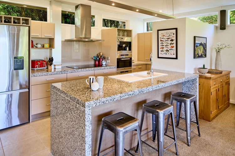 8 Cheviot Road, Lowry Bay Eastbourne_4