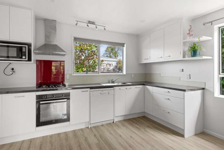 2/11 Peckham Lane Woolston_3