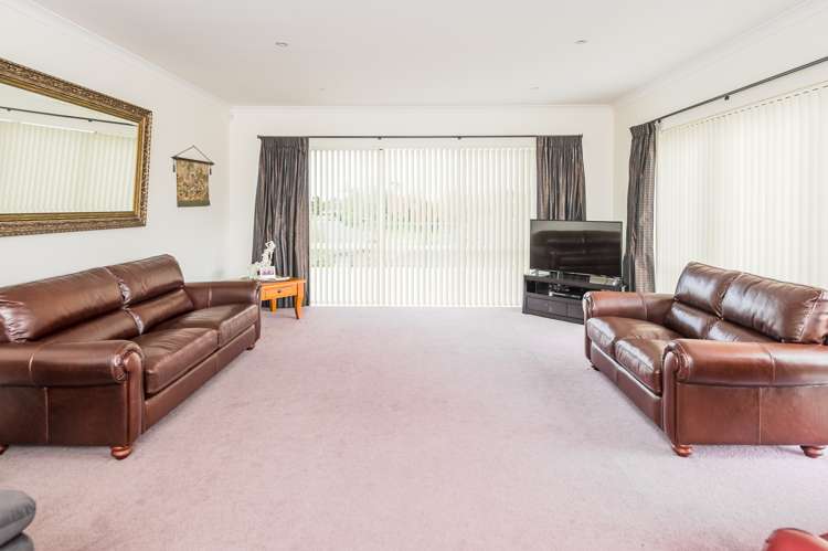 13 Lithgow Drive Otamatea_10