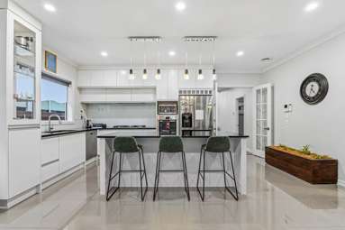 19 Kira Road_3