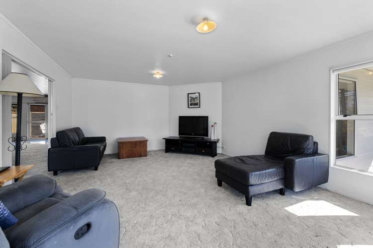 63a Beach Road Pahurehure_9