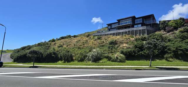 Prime Real Estate – Aotea’s Finest Section!