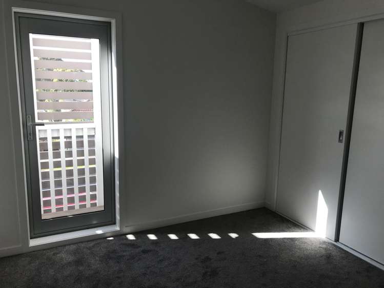 11b Holland Avenue Point England_6