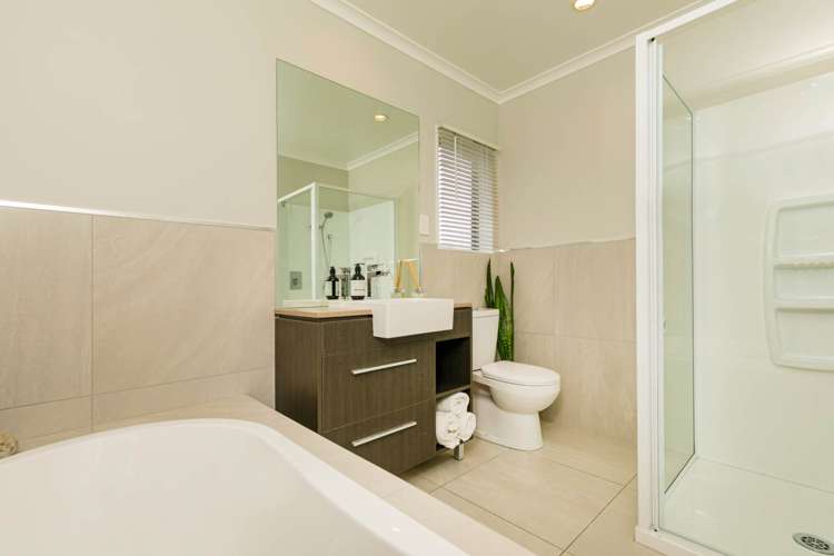 39 Mackay Drive Greenhithe_17