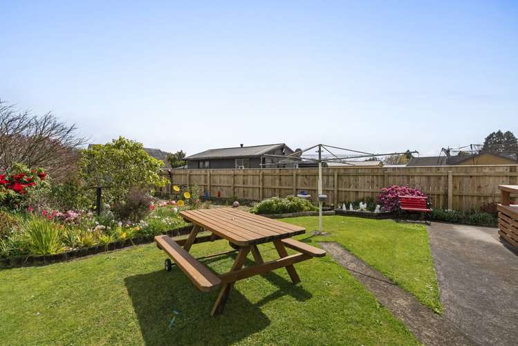 12 Dunn Street Egmont Village_22