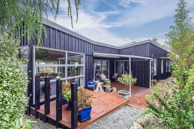 Contemporary, Chic & Conveniently Located