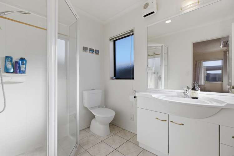 12 Florida Key Papamoa_6