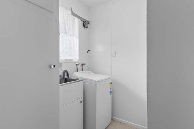 2/4 Severn Place Spotswood_21