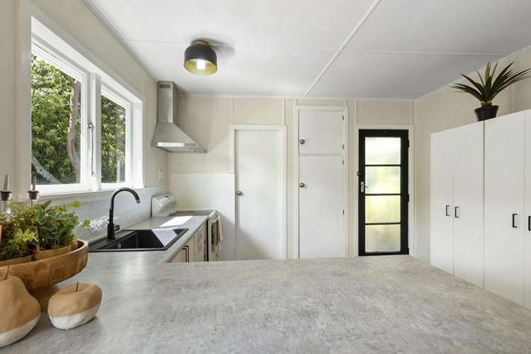 117f Seaview Road Westown_12