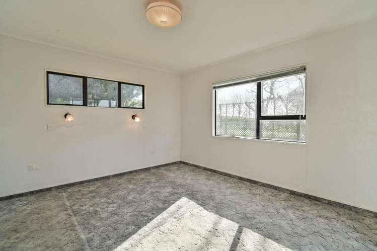 25 Stock Road Pakipaki_9